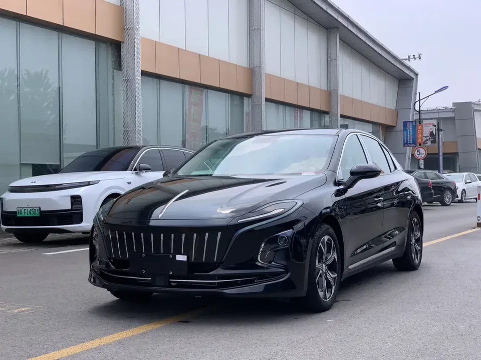 Hongqi E-QM5 Hongqi E-QM5 2021 Online Charging T3 Version 5 Seaters 2022 — photo 1, buy with delivery to Moscow