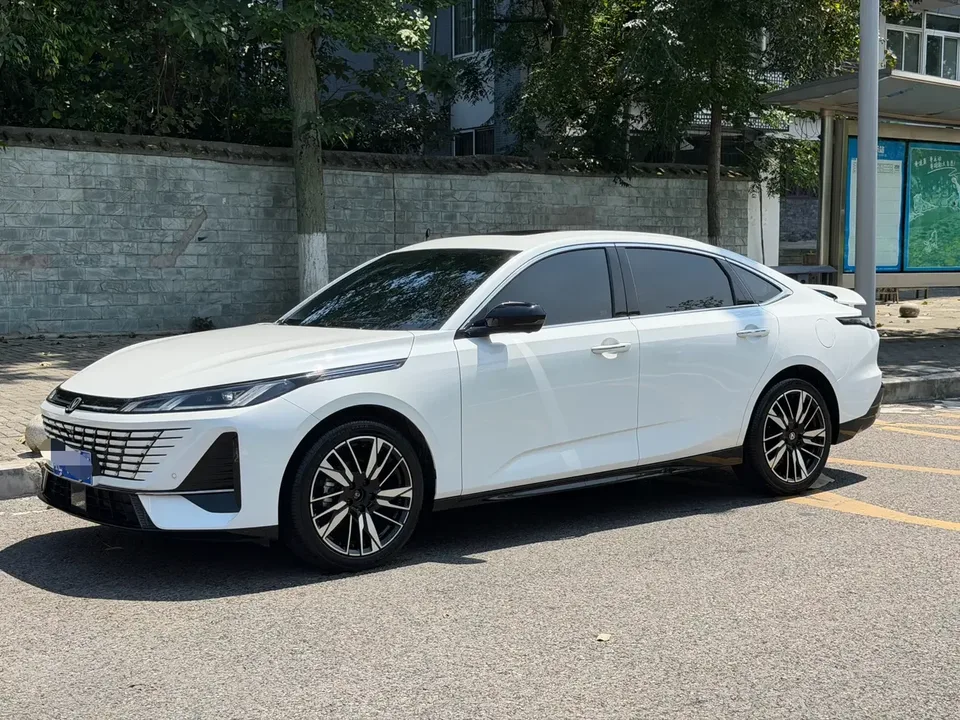 Changan Escape Escape 2026 Fourth-generation 1.5T DCT 500Bar Smart Edition 2025 — photo 1, buy with delivery to Moscow