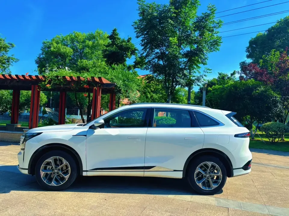 Changan CS75PLUS Changan CS75 PLUS 2025 The fourth generation 1.5T new Blue Whale smart flagship model 2025 — thumbnail 4