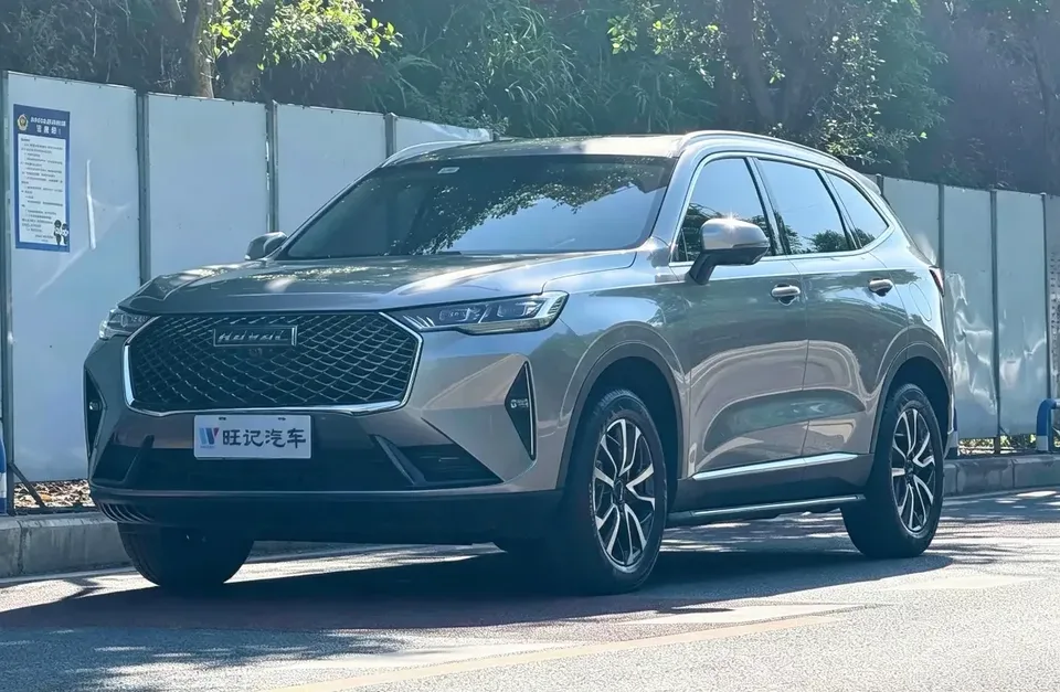 Haval H6 Haval H6 2024 1.5T Automatic 2WD Classic Edition 2025 — photo 1, buy with delivery to Moscow