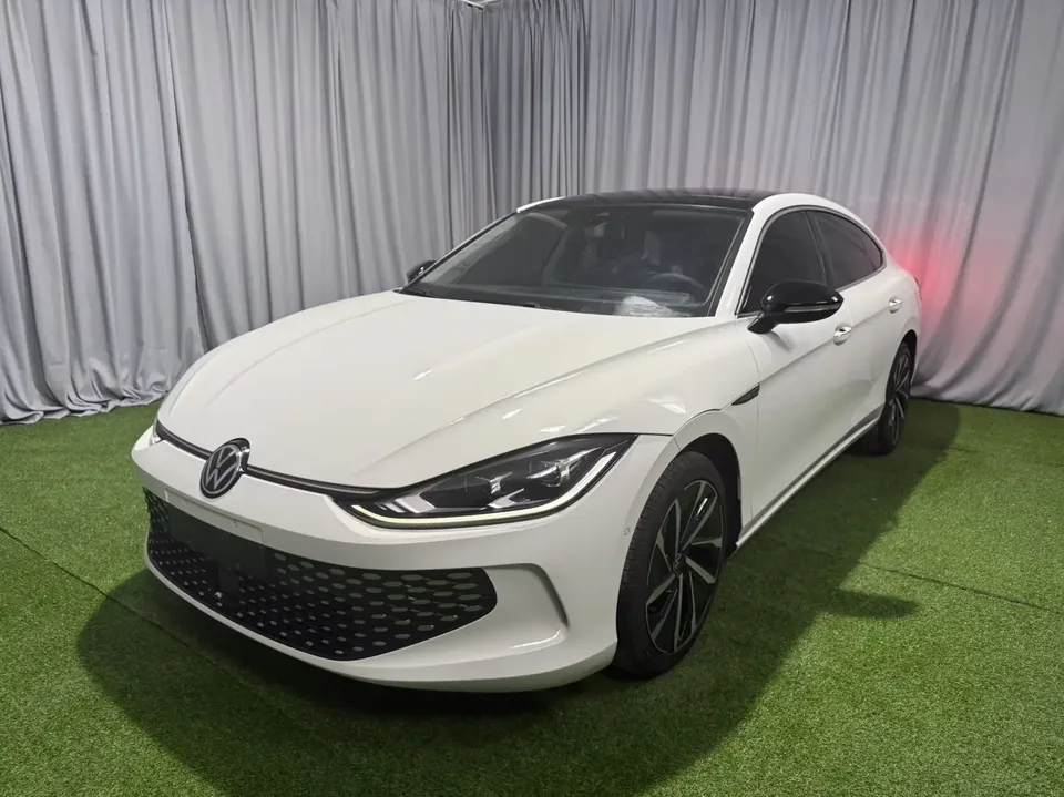 Volkswagen Lamando Lingdu 2022 Lingdu L 280TSI DSG Super Hot Flagship Edition 2023 — photo 1, buy with delivery to Moscow