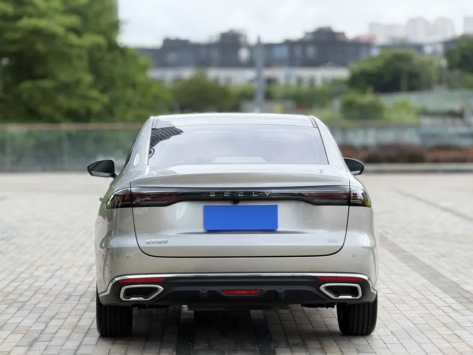 Geely Emgrand emgrand 2026 5th Generation 1.5L CVT Premium 2026 — thumbnail 2
