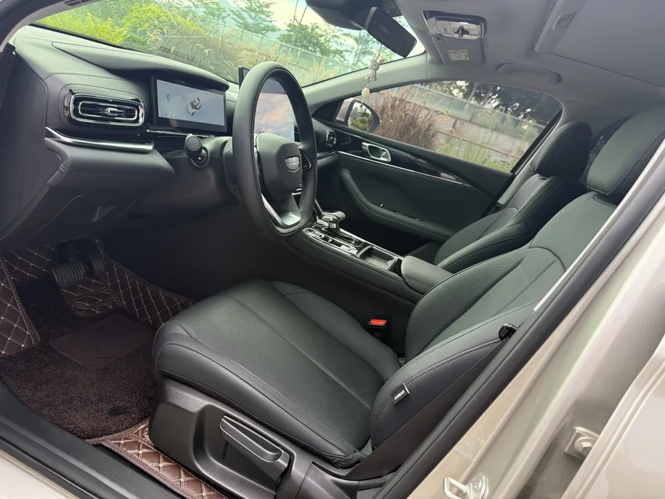 Geely Emgrand emgrand 2026 5th Generation 1.5L CVT Premium 2026 — thumbnail 3