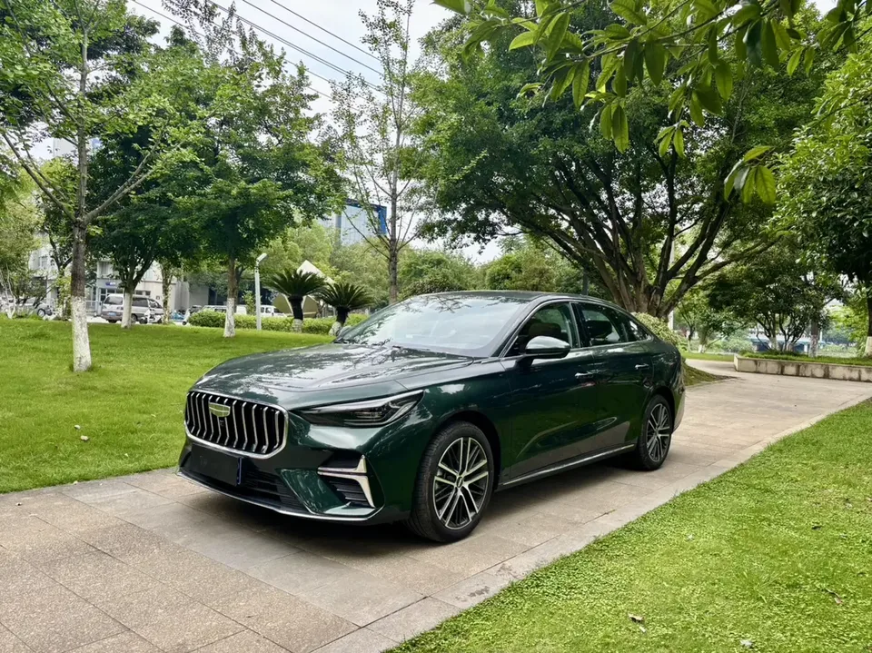 Geely Emgrand emgrand 2026 5th Generation 1.5T DCT Flagship Model 2025 — photo 1, buy with delivery to Moscow