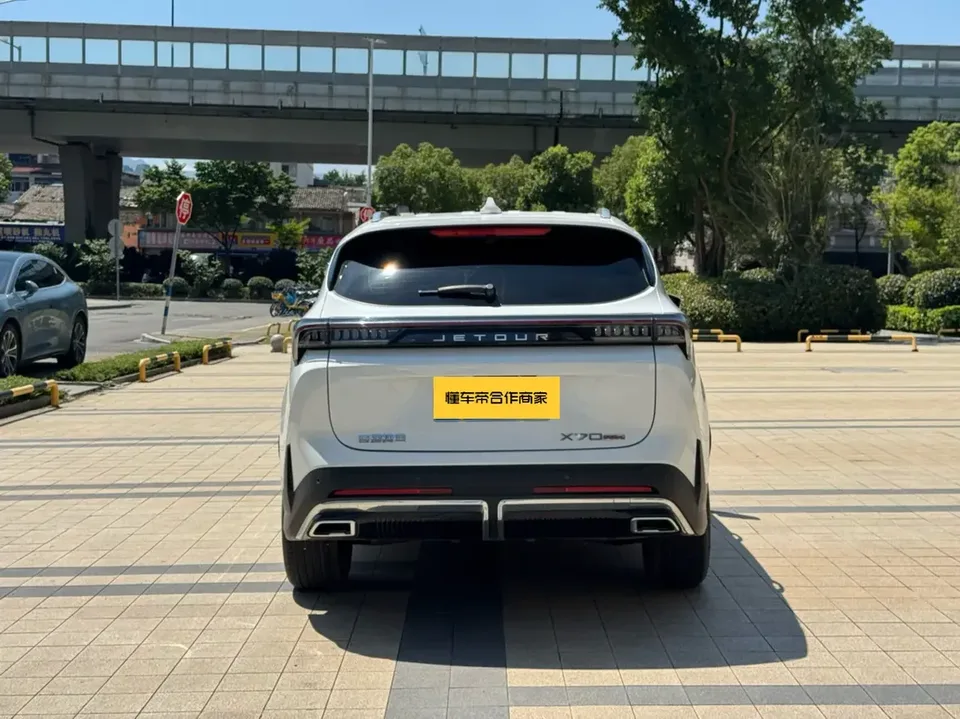 Jetour Jietu X70 PLUS Jietu X70 PLUS 2025 1.5T 6DCT Deluxe Edition 5 Seaters 2025 — thumbnail 2