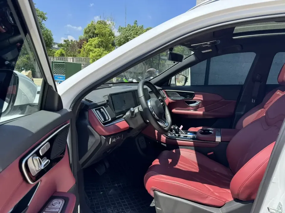 Jetour Jietu X70 PLUS Jietu X70 PLUS 2025 1.5T 6DCT Deluxe Edition 5 Seaters 2025 — thumbnail 3