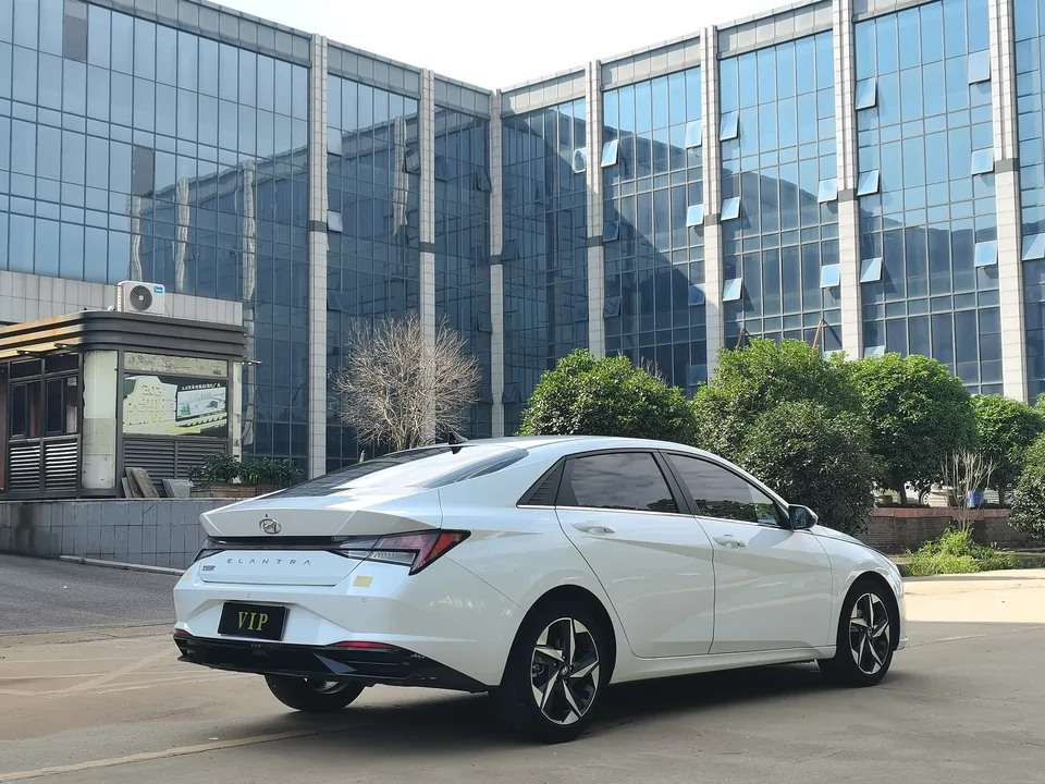 Hyundai Elantra Elantra 2022 1.5L CVT LUX Premium Edition 2023 — thumbnail 2