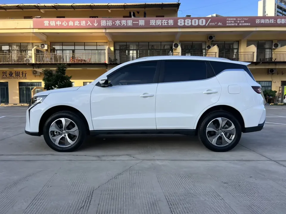 Geely Okavango Haoyue PRO 2024 1.5TD DCT vertical and horizontal + 2024 — thumbnail 4