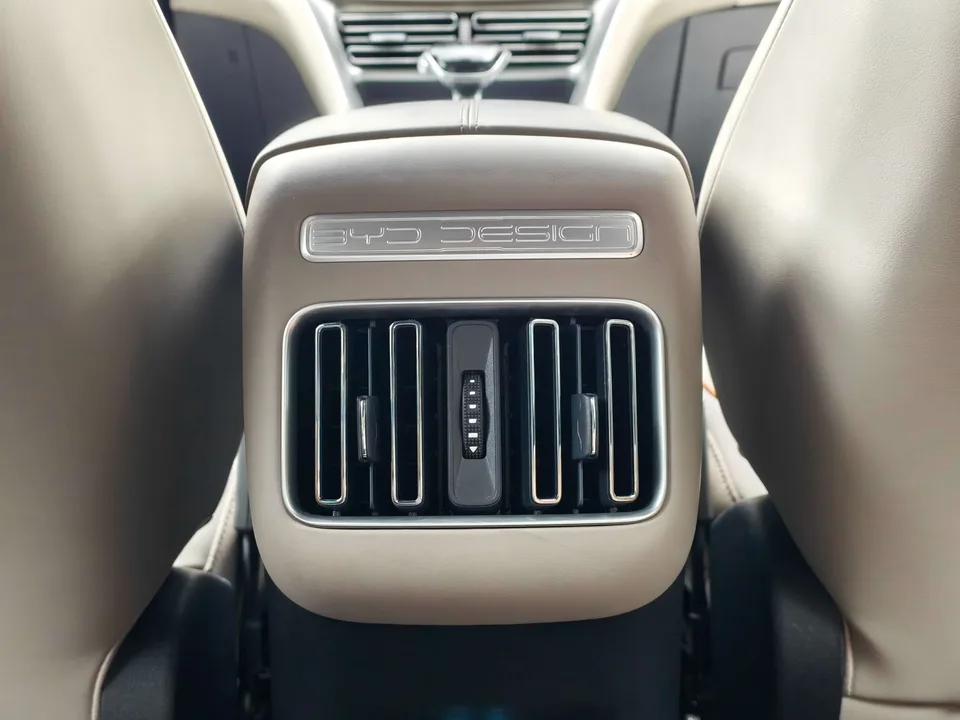 BYD Song Pro DM Song Pro DM 2024 DM-i Honor Edition 71km Pilot Edition 2024 — миниатюра 3