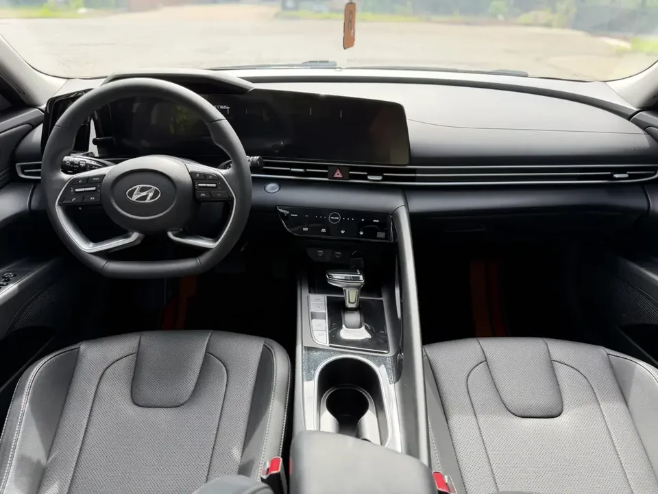 Hyundai Elantra Elantra 2021 1.5L CVT LUX Premium Edition 2022 — thumbnail 3