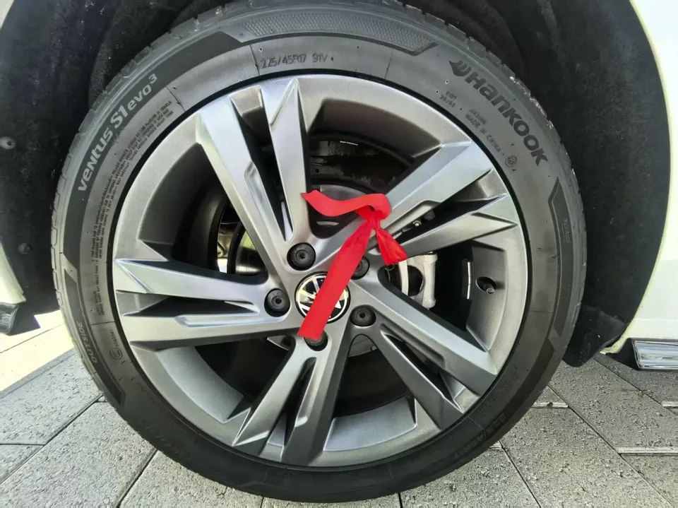 Volkswagen Golf golf 2023 280TSI DSG R-Line facelift 2024 — thumbnail 4