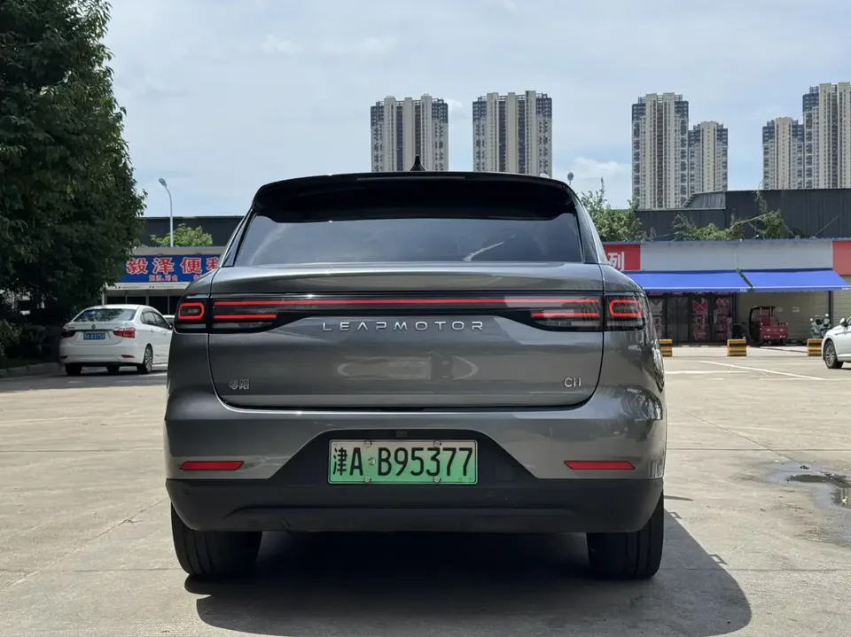 Leapmotor Zero running C11 Zero running C11 2021 Premium Edition 2022 — миниатюра 2