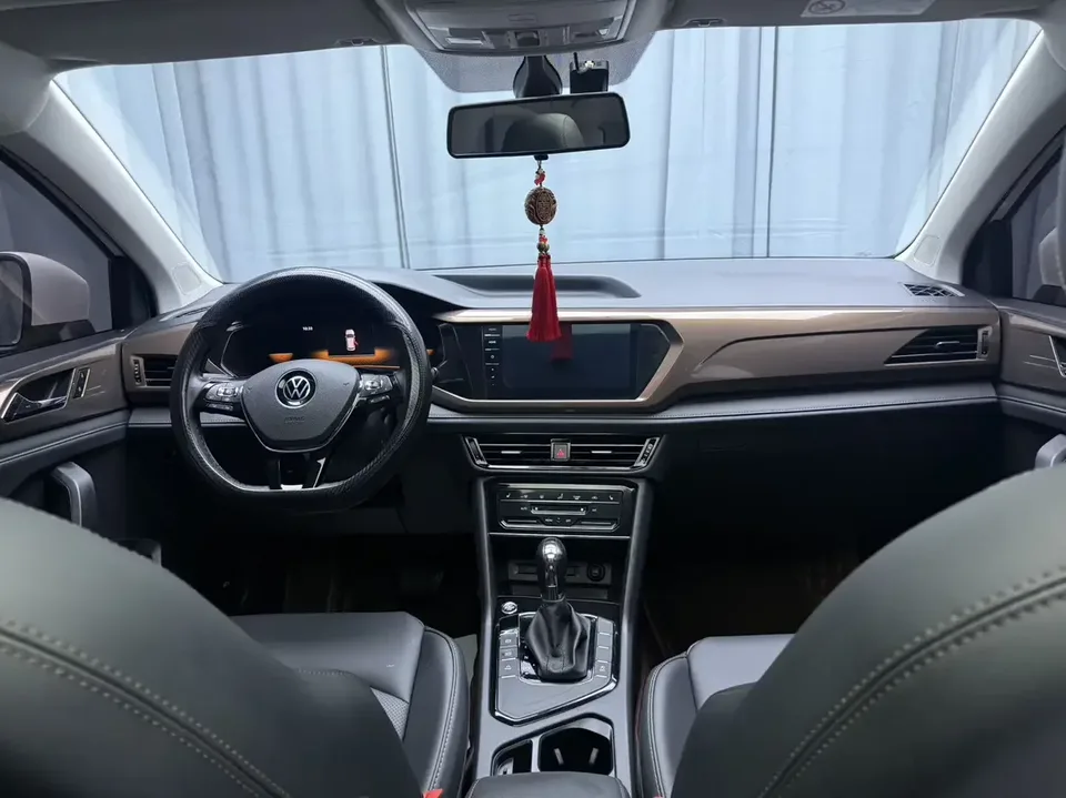 Volkswagen Tharu tuyue 2022 280TSI 2WD Deluxe Edition 2022 — thumbnail 4