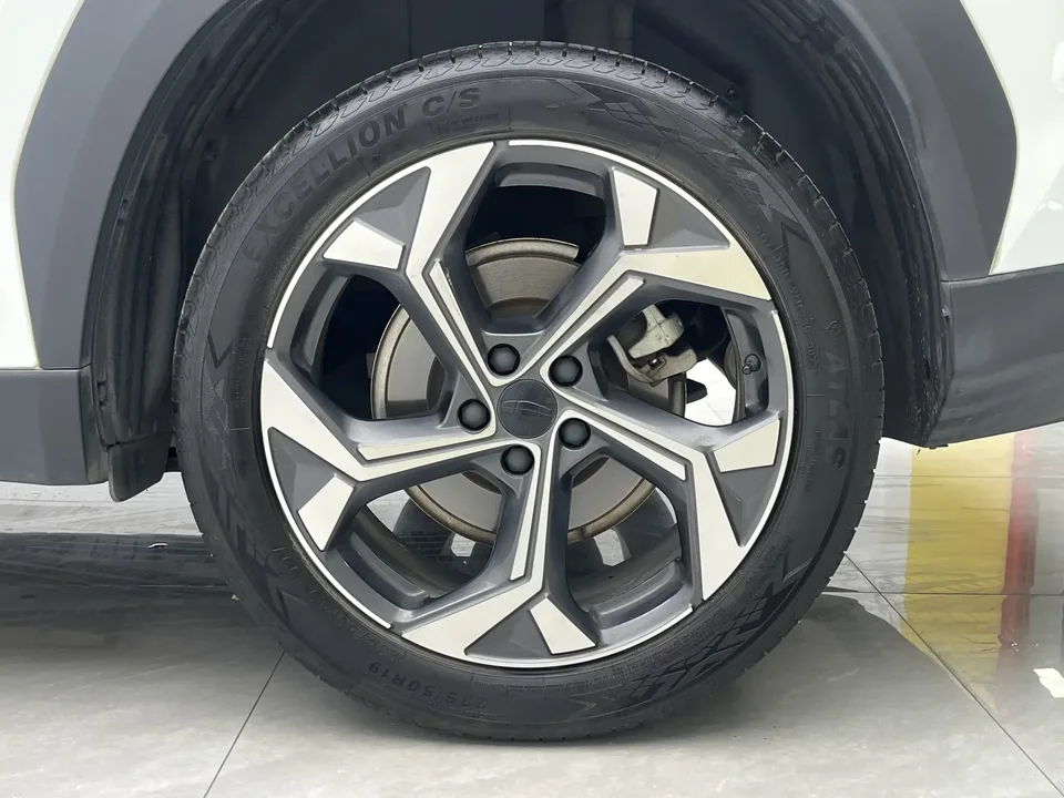 Geely Atlas L Boyue L 2023 1.5TD DCT Premium 2023 — thumbnail 3