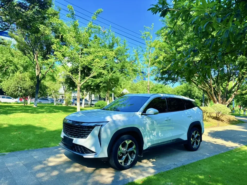 Geely Atlas L Boyue L 2023 1.5TD DCT Premium 2023 — photo 1, buy with delivery to Moscow