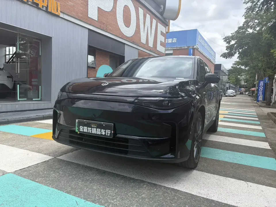 Leapmotor Zero running C10 Zero running C10 2024 Pure electric version 530 Smart Edition 2024 — photo 1, buy with delivery to Moscow