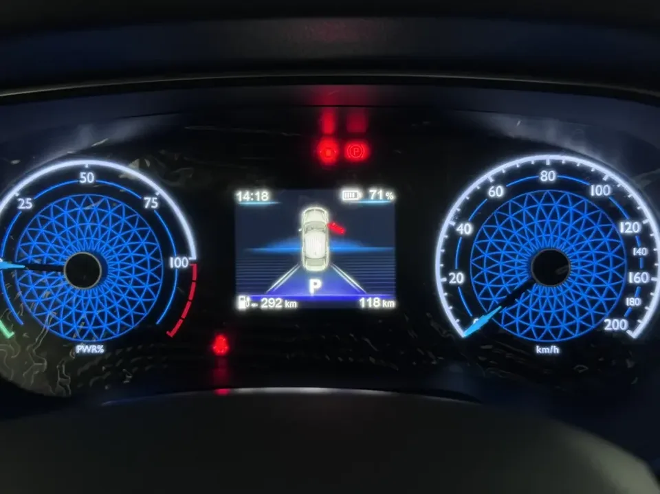 Hongqi E-QM5 Hongqi E-QM5 2022 Charging 431km LeXiang Edition 5-seater 2023 — thumbnail 5