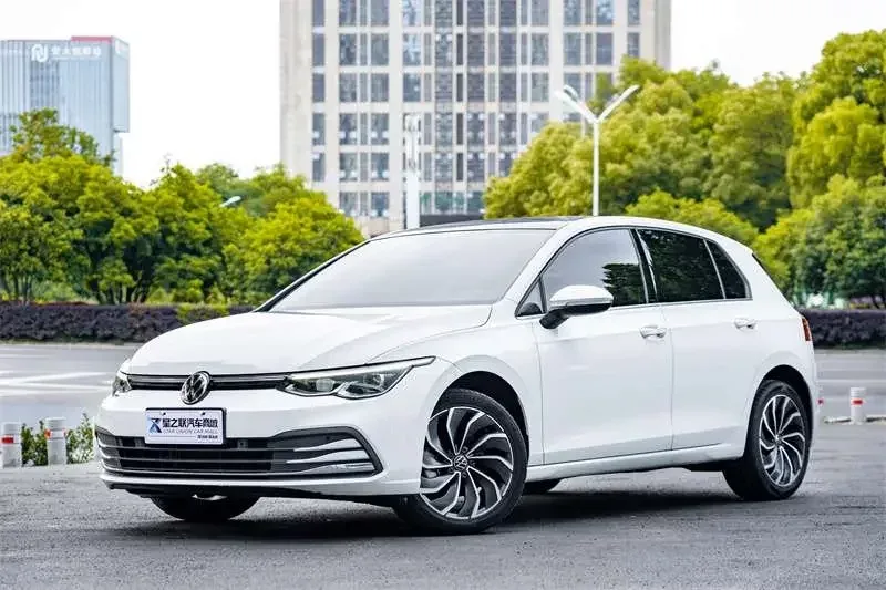 Volkswagen Golf golf 2021 200TSI DSG 2022 — photo 1, buy with delivery to Moscow