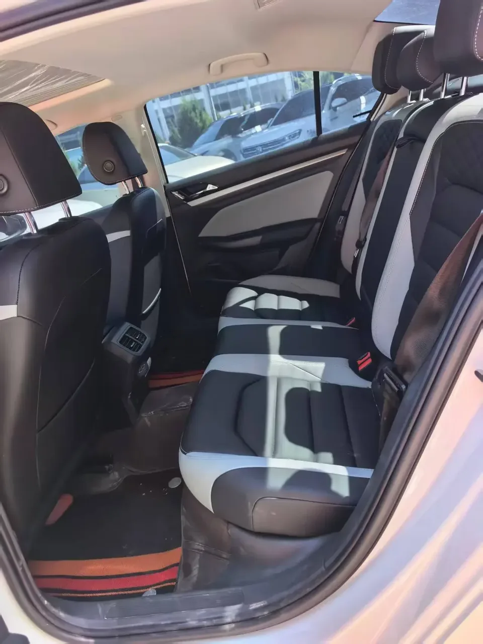 Volkswagen Bora Bora 2023 280TSI DSG Premium Edition 2022 — thumbnail 2