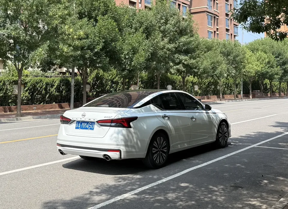 Nissan Altima Sound of nature 2022 2.0L XL-TLS Enjoy Edition 2024 — thumbnail 4