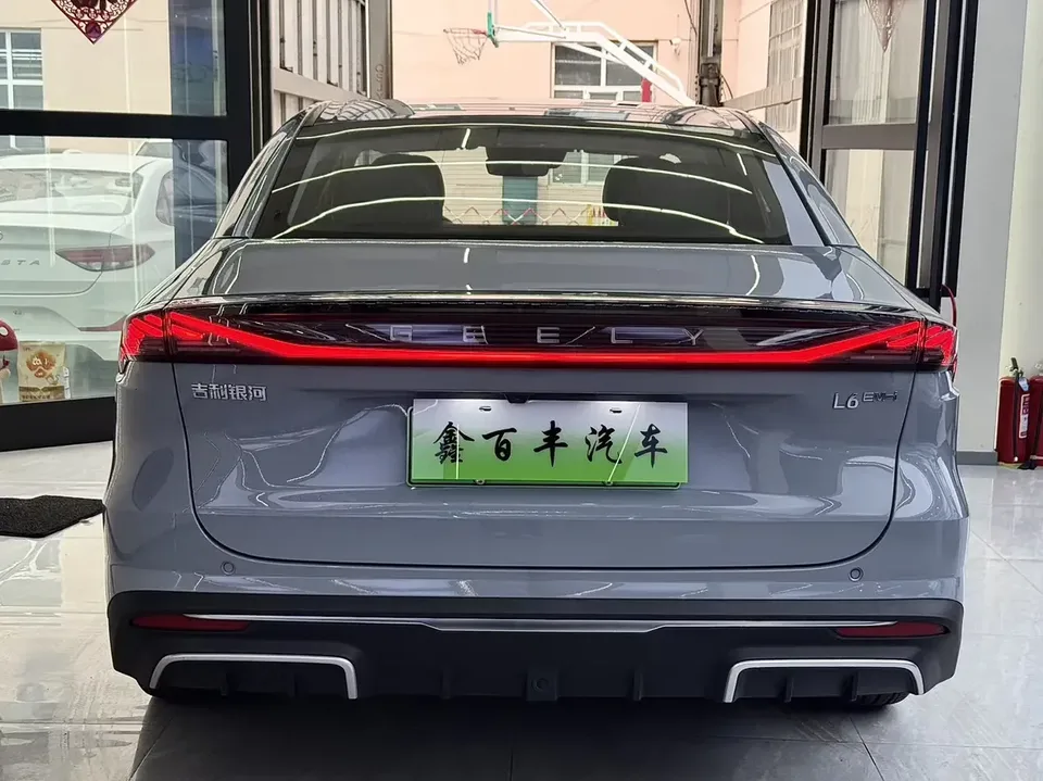 Geely Galaxy L6 Galaxy L6 2025 1.5 EM-i DHT 140KM Exploration+ Edition 2025 — thumbnail 2