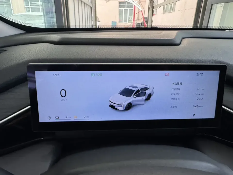 Geely Galaxy L6 Galaxy L6 2025 1.5 EM-i DHT 140KM Exploration+ Edition 2025 — thumbnail 3