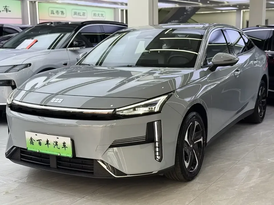 Geely Galaxy L6 Galaxy L6 2025 1.5 EM-i DHT 140KM Exploration+ Edition 2025 — photo 1, buy with delivery to Moscow