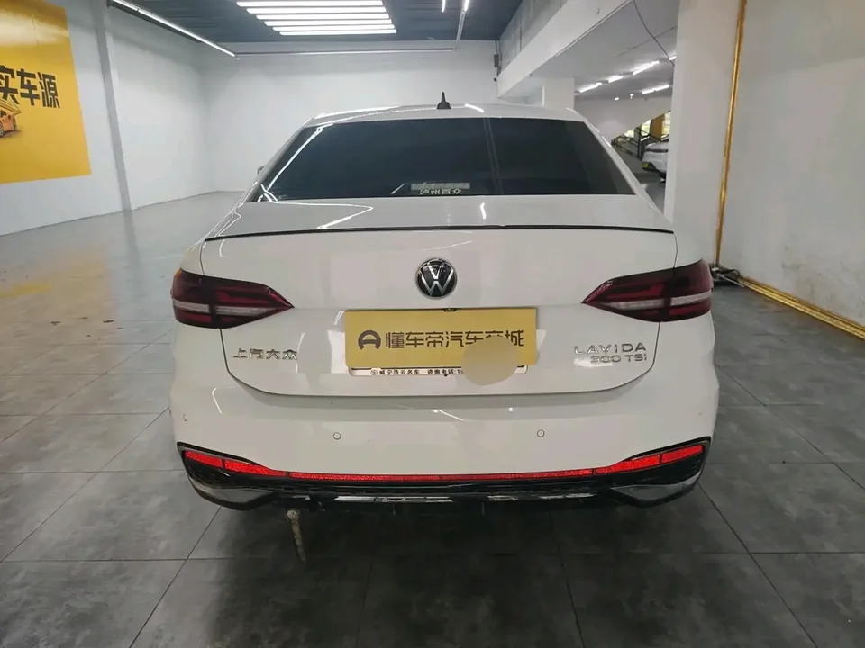 Volkswagen Lavida Lavida 2023 300TSI DSG Starry Sky Edition 2023 — thumbnail 2