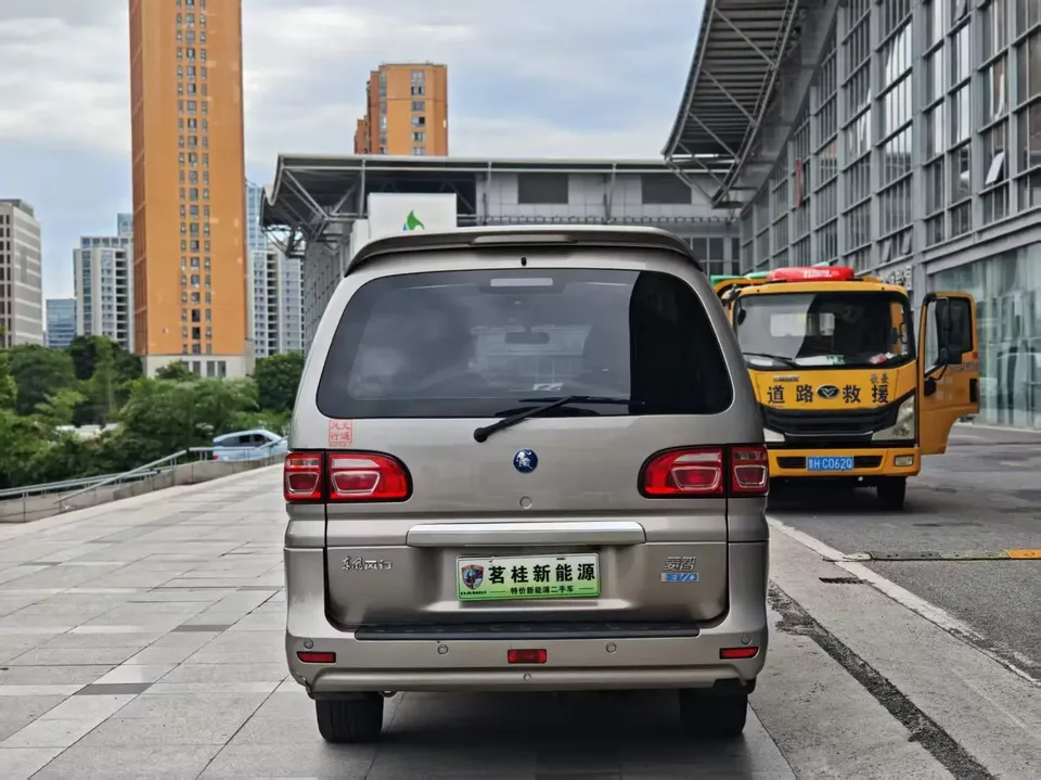 Forthing Lingzhi New Energy Lingzhi New Energy 2022 Regular version luxury 7 seats 2023 — thumbnail 2