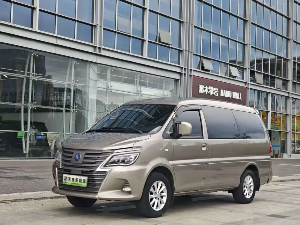 Forthing Lingzhi New Energy Lingzhi New Energy 2022 Regular version luxury 7 seats 2023 — photo 1, buy with delivery to Moscow