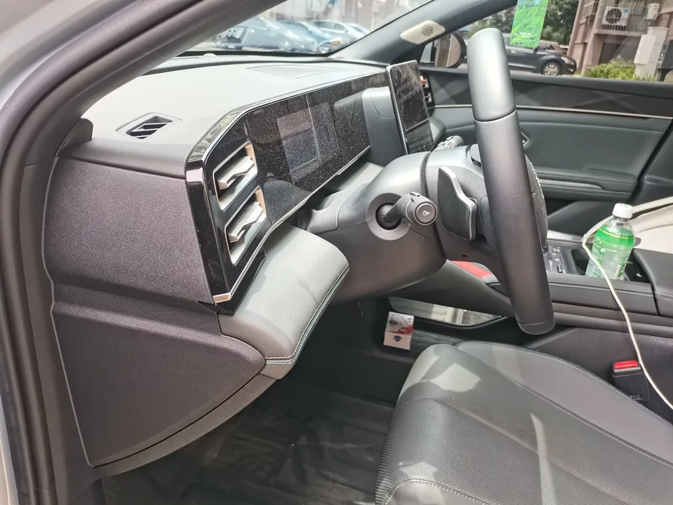 BYD Qin L DM Qin L DM 2025 DM-i 80KM Intelligent Driving Edition 2025 — миниатюра 4