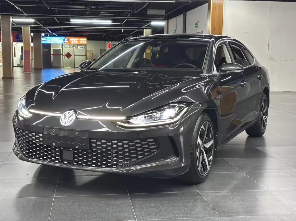 Volkswagen Lamando Lingdu 2023 Lingdu L 280TSI DSG Cool Edition 2023 — photo 1, buy with delivery to Moscow