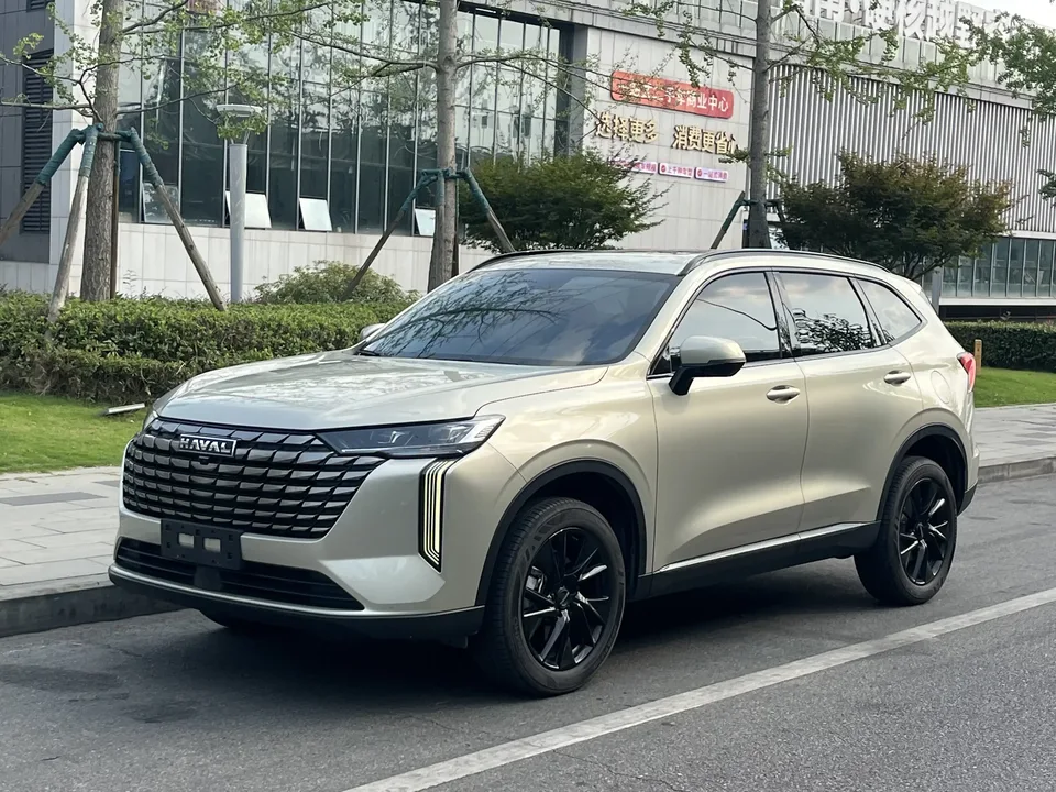 Haval H6 Haval H6 2024 1.5T Automatic 2WD Ultra Edition 2024 — photo 1, buy with delivery to Moscow