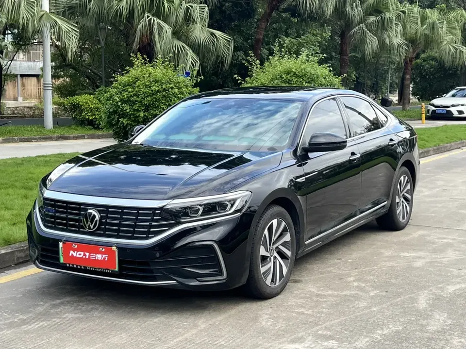 Volkswagen Passat PHEV Passat PHEV 2022 430PHEV Hybrid Luxury Edition 2022 — photo 1, buy with delivery to Moscow