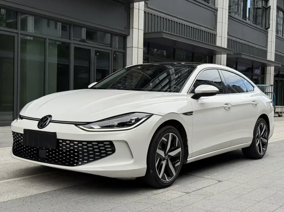Volkswagen Lamando Lingdu 2022 Lingdu L 280TSI DSG Cool Edition 2022 — photo 1, buy with delivery to Moscow