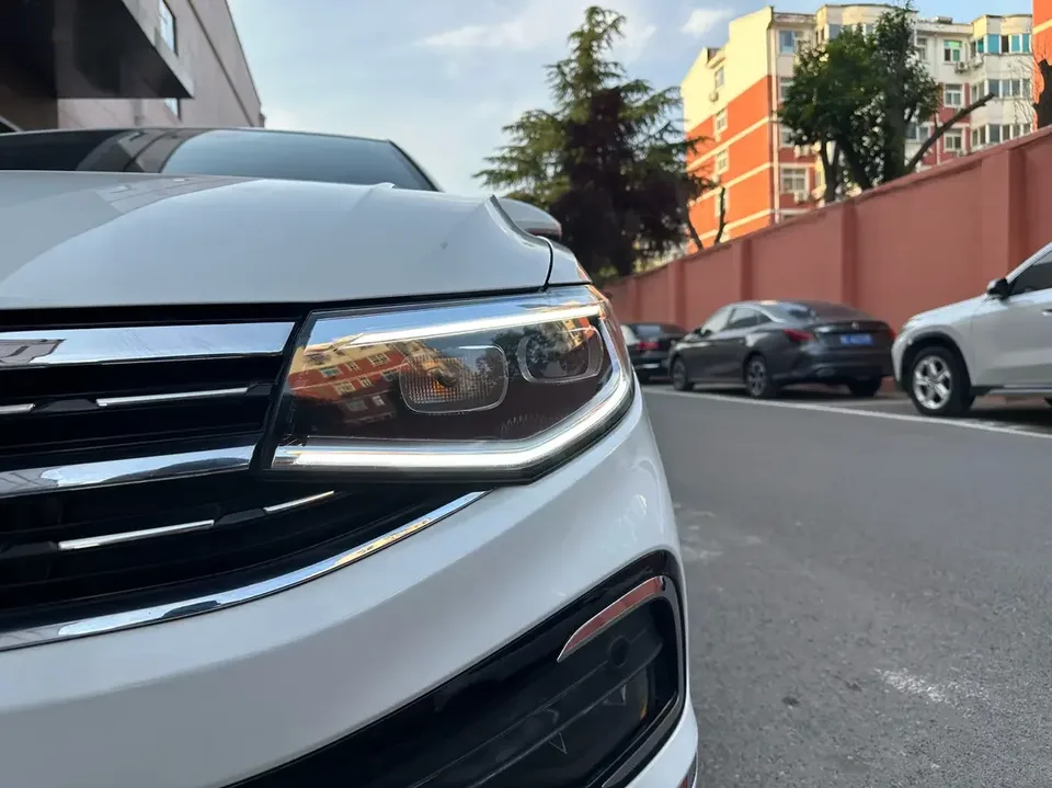 Volkswagen Bora Bora 2023 280TSI DSG Premium Edition 2022 — thumbnail 3
