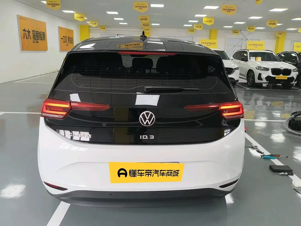 Volkswagen ID.3 Volkswagen ID.3 2024 Outstanding Edition 2024 — миниатюра 2