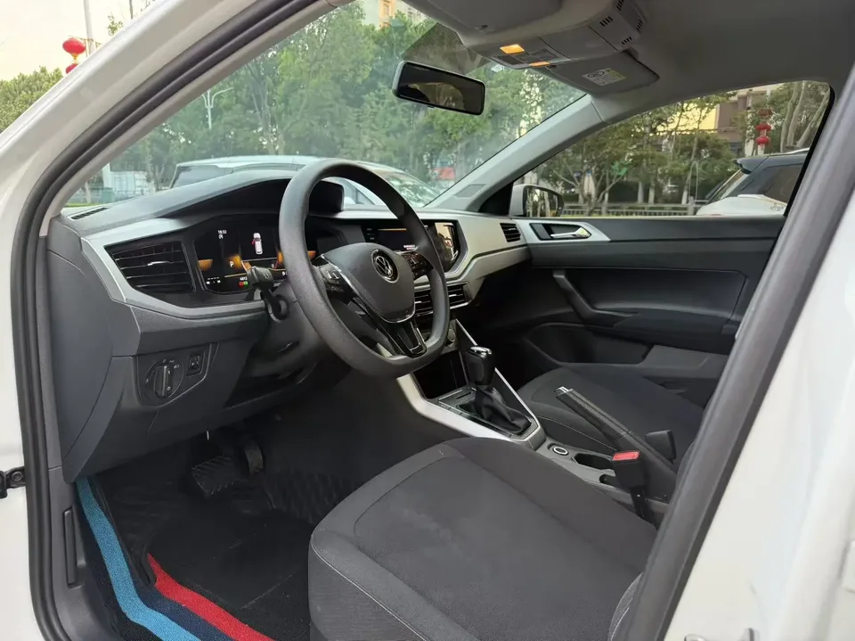 Volkswagen Polo Polo 2023 Plus 1.5L Automatic Colorful Technology Edition 2024 — thumbnail 3