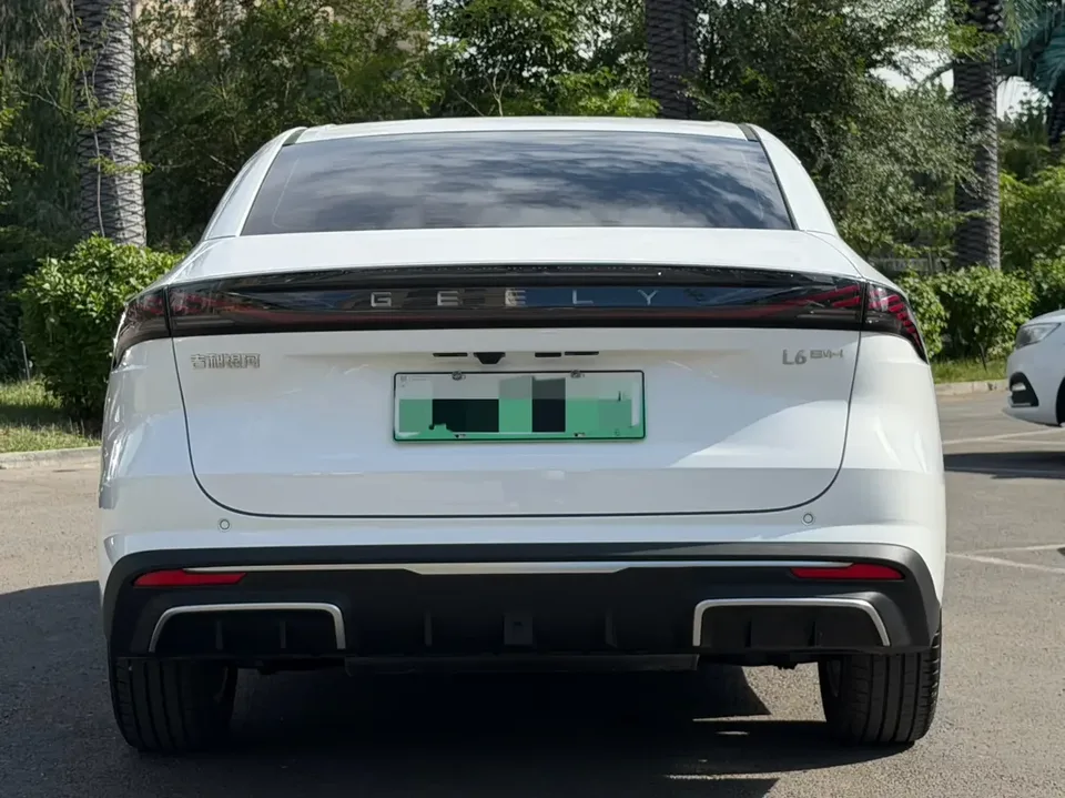 Geely Galaxy L6 Galaxy L6 2025 1.5 EM-i DHT 60KM Sailing Edition 2025 — thumbnail 2
