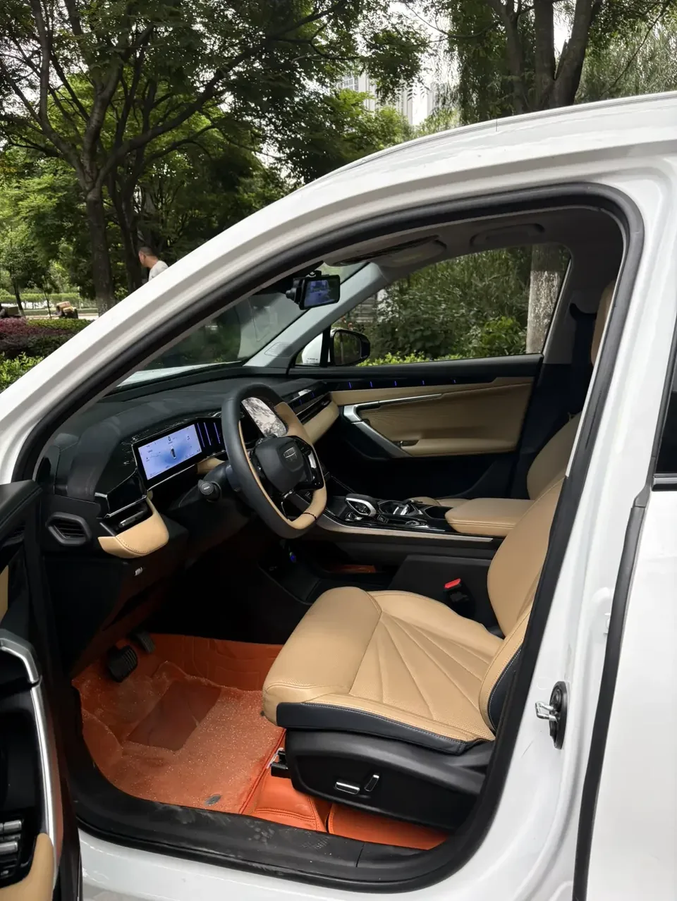 Geely Atlas L Boyue L 2023 1.5TD DCT Luxury 2023 — thumbnail 3