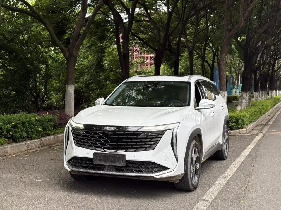 Geely Atlas L Boyue L 2023 1.5TD DCT Luxury 2023 — photo 1, buy with delivery to Moscow