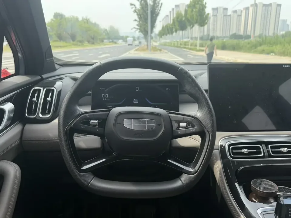 Geely Atlas L Boyue L 2025 The fourth generation 1.5TD DCT Jinxiu 2025 — миниатюра 3