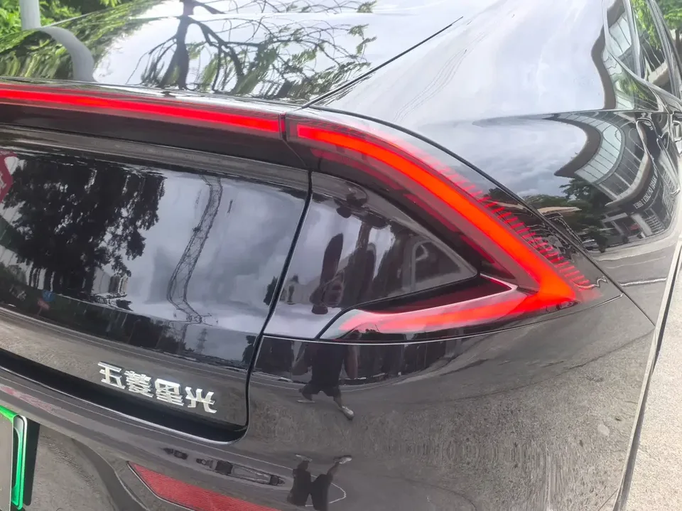 Wuling Starlight PHEV Wuling Starlight PHEV 2025 70km Smart Standard 2026 — миниатюра 4