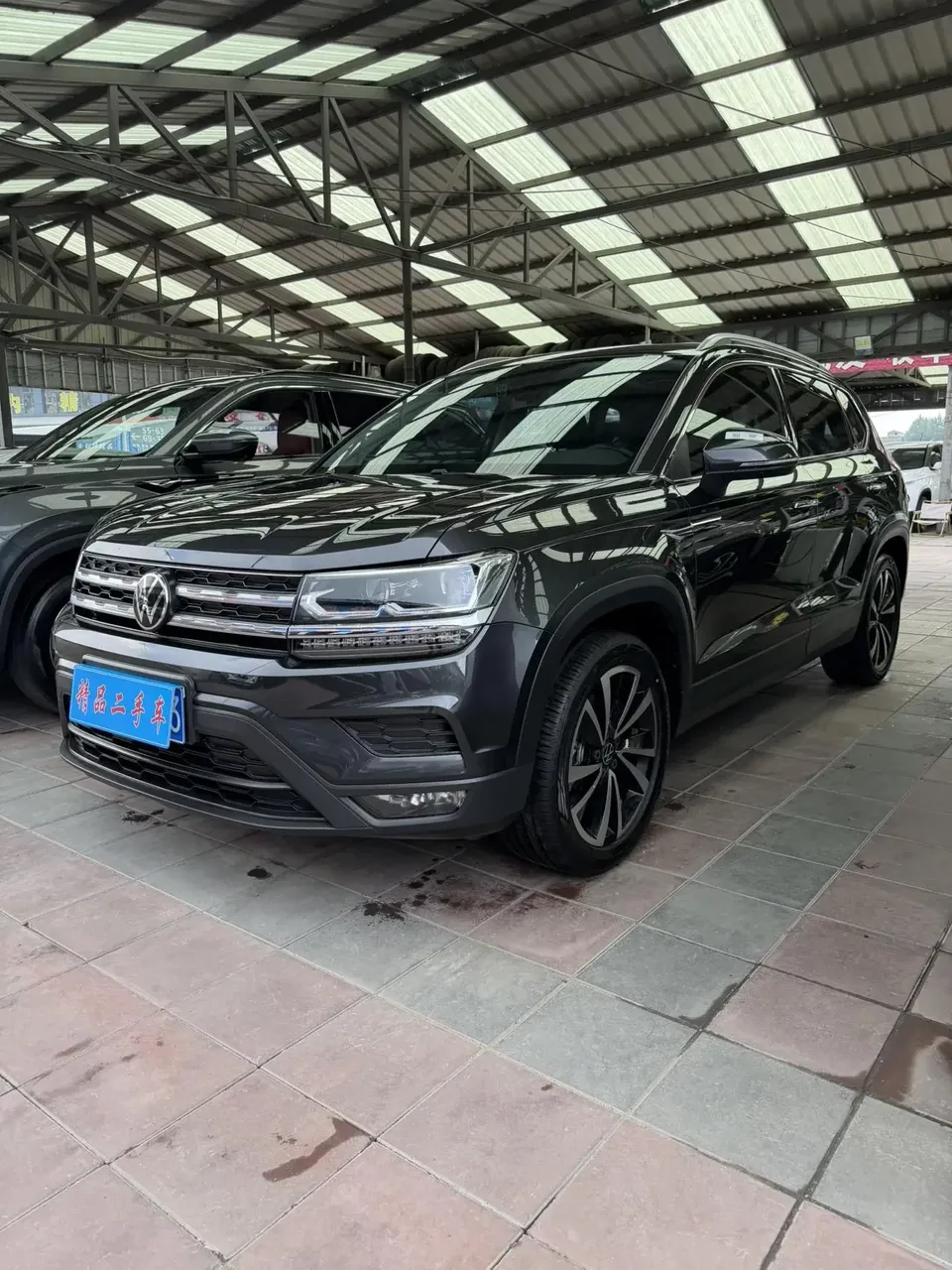 Volkswagen Tharu tuyue 2022 280TSI 2WD Deluxe Edition 2022 — photo 1, buy with delivery to Moscow