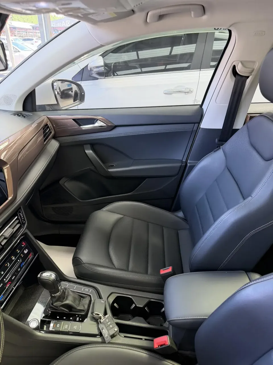 Volkswagen Tharu tuyue 2022 280TSI 2WD Deluxe Edition 2022 — thumbnail 3