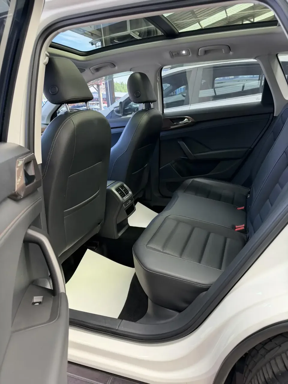 Volkswagen Tharu tuyue 2022 280TSI 2WD Deluxe Edition 2022 — thumbnail 5