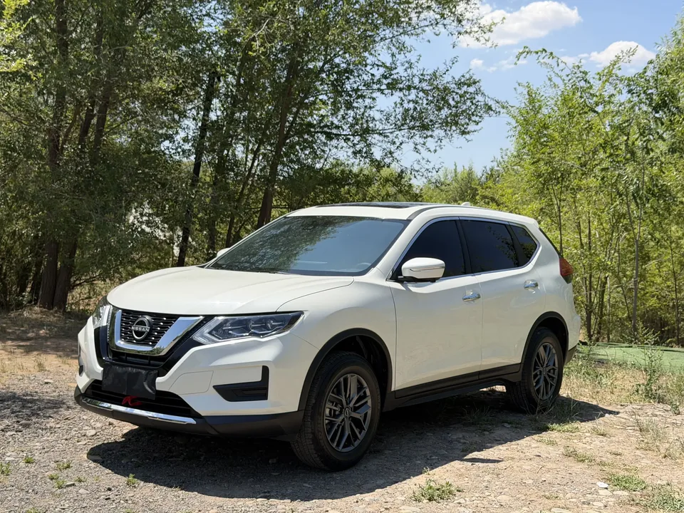 Nissan X-Trail Qijun 2025 Honor 2.0L 2WD Leading Edition 2026 — фото 1, купить с доставкой в Москву