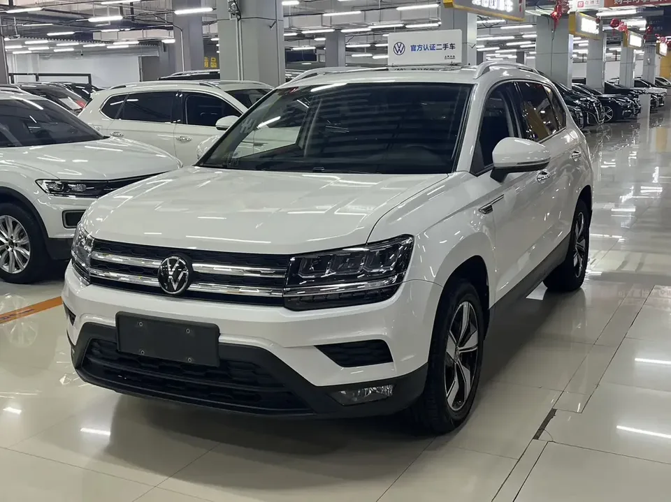 Volkswagen Tharu tuyue 2022 280TSI 2WD Comfort Edition 2023 — photo 1, buy with delivery to Moscow