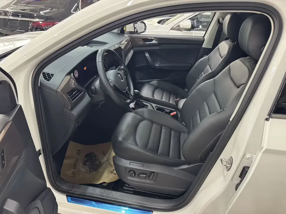 Volkswagen Tharu tuyue 2022 280TSI 2WD Deluxe Edition 2022 — thumbnail 3