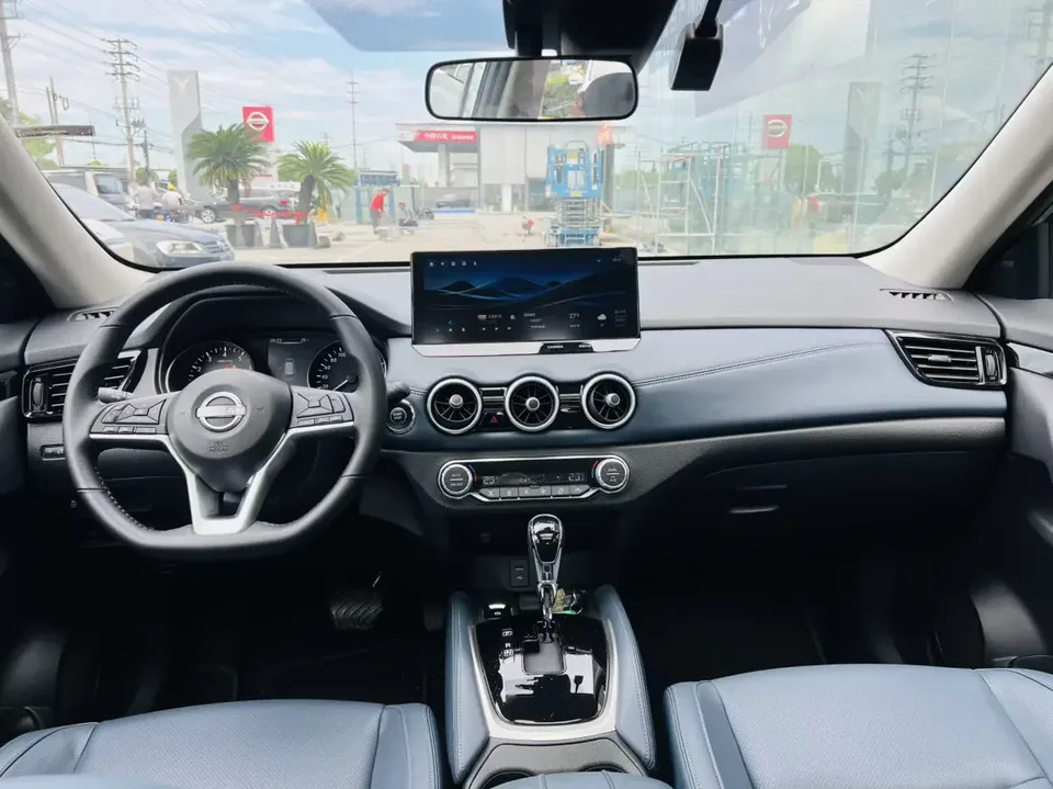 Nissan X-Trail Qijun 2025 Honor 2.0L 2WD Leading Edition 2025 — thumbnail 2